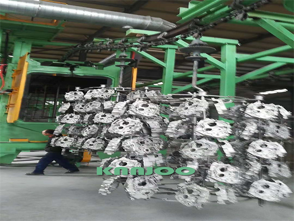 Catenary-type shot blasting machine